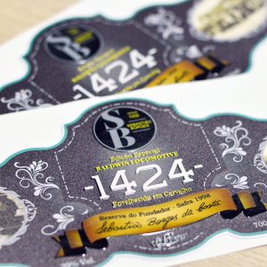 Rótulos - Impressão UV,  Verniz Localizado e Corte especial